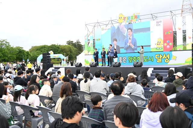 대구 달성군의 달성문화재단은 디아크 광장에서 열린 ‘2025 YES 키즈존’에 약 2만여 명이 다녀가며 성황을 이뤘다 사진대구달성군