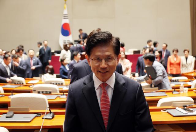 Kim Moon-soo secures candidacy after failed ouster attempt