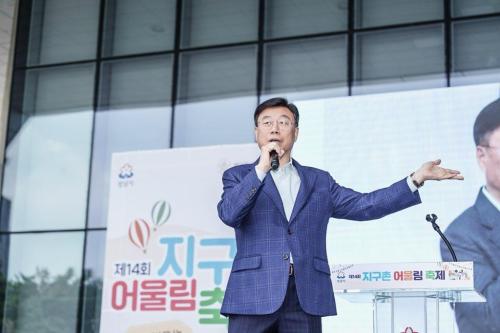 신상진 성남시장이 기념사를 하고 있다사진성남시