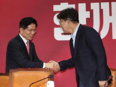 한동훈 "쿠데타 주도자가 '다 잊자'고 해"…권성동 직격