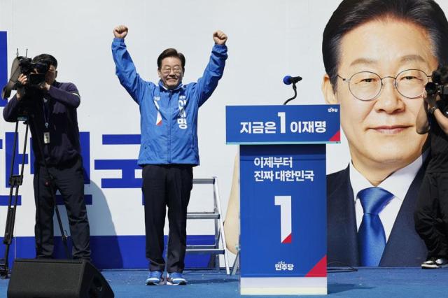 Lee Jae-myung the presidential nominee of the main opposition Democratic Party DP poses during a campaign in Gwanghwamun  in central Seoul on May 12 2025 Yonhap