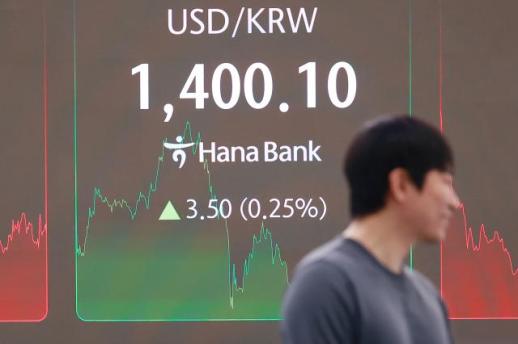 달러 매수세에…환율, 장중 반등 후 1400원대 마감