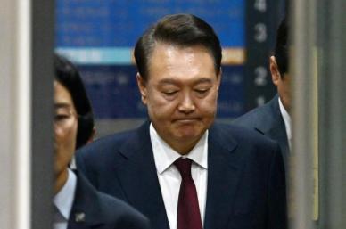 尹 3차 공판 종료...의원 끌어내라 발언 놓고 진실공방 (종합)