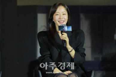 [포토] 인사말 하는 엄지원