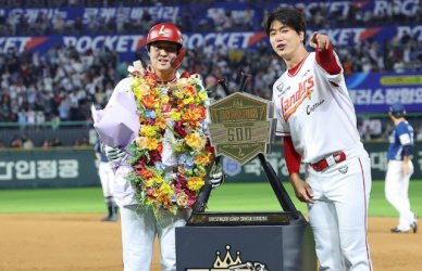 SSG 최정, KBO리그 최초 500호 홈런 터뜨려...2위 이승엽