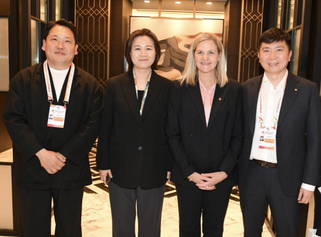 왼쪽 두 번째부터박주희 ISF 이사장 코번트리 IOC 위원장 당선인 유승민 체육회장 사진연합뉴스