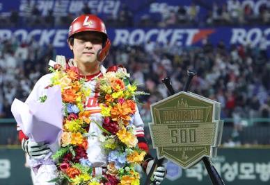 [포토] SSG 최정, KBO 리그 최초 500홈런