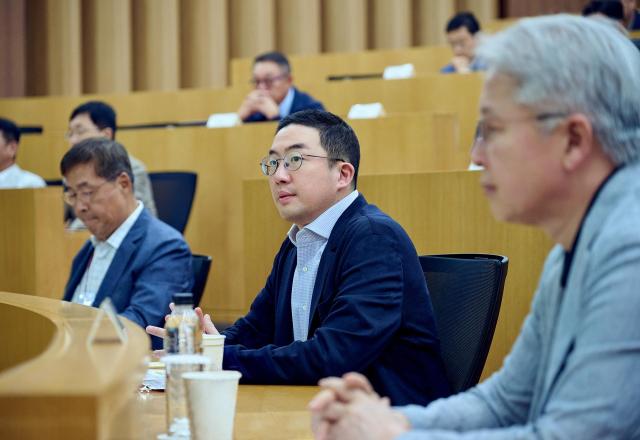 구광모가운데 LG그룹 회장 사진LG