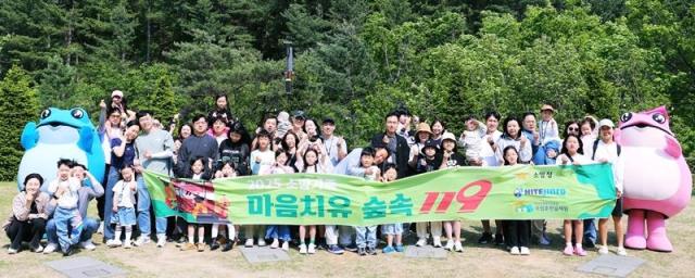 하이트진로는 지난 12일 산림청 산하 한국산림복지진흥원 소속 국립춘천숲체원에서 소방공무원들의 노고에 감사를 전하고 가족 간 소통과 재충전의 기회를 제공하기 위한 2025 하이트진로 소방 가족 힐링 캠핑페스티벌을 개최했다 사진하이트진로