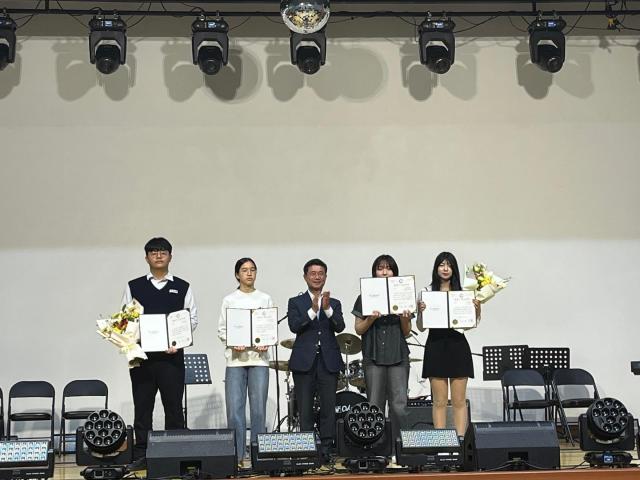 광양시가 ‘2025년 광양시 청소년상’ 시상식을 개최했다 사진광양시