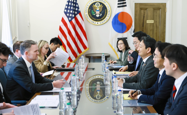 안덕근 산업통상자원부 장관은 지난 4월 24일현지시간 미국 워싱턴 DC USTR 회의실에서 제이미슨 그리어 미국 무역대표부USTR 대표와 면담하고 있다사진산업통상자원부