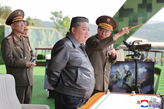 N. Korean leader Kim Jong-un inspects special military drill