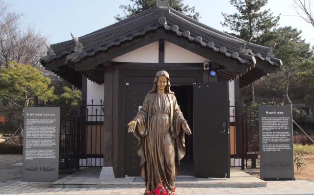 천주교 최초 순교자 유해를 보관한 완주군 초남이성지 교리당사진완주군