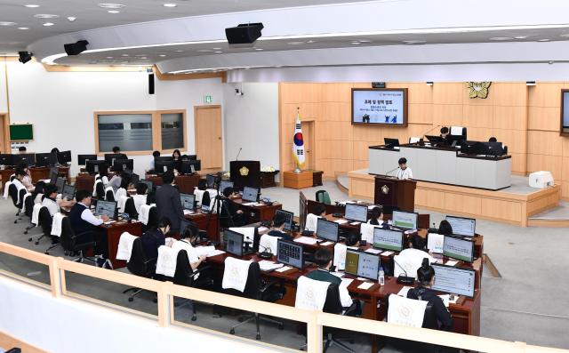 여수시의회는 제7기 여수시 청소년의회 발대식을 열고 25일까지 공식 일정을 시작한다 사진여수시의회