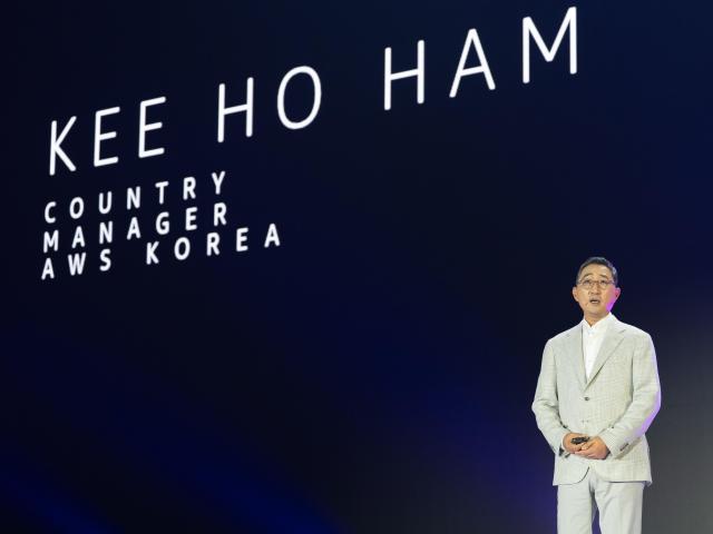 함기호 AWS코리아 대표는 14일 서울 강남구 코엑스에서 열린 AWS 서울 서밋 2025 기조연설을 발표하고 있다 사진AWS코리아