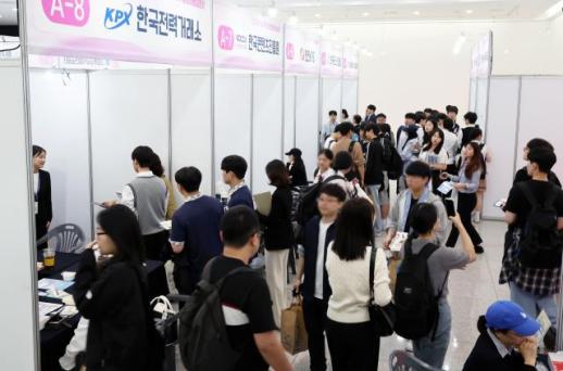 제조업 취업자 12.4만명↓, 6년만에 최악…美 관세에 하방 위험↑