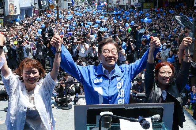 Lee Jae-myung urges Busan voters to hold PPP accountable in election