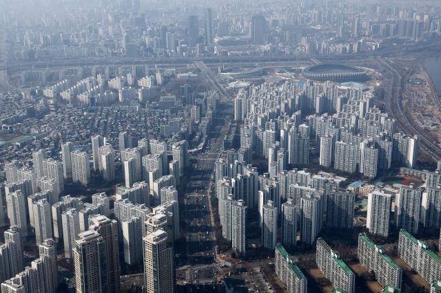 서울 송파구 소재 롯데월드타워 전망대에서 바라본 송파구 아파트 단지 모습 사진연합뉴스