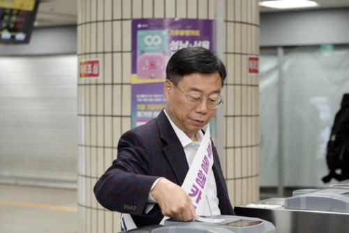 신상진 시장 기후동행카드 사용 시민들 일상 속 기후변화 동참할 수 있는 좋은 방법