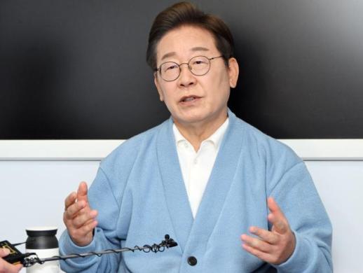 이재명 교사 존중받아야 교육 바로 서…정책으로 뒷받침할 것