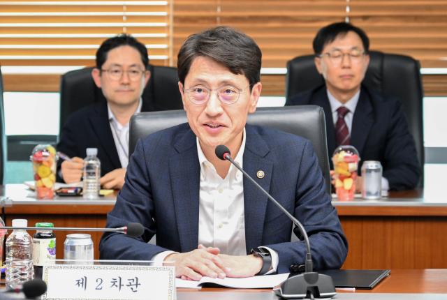 김윤상 기획재정부 차관이 13일 부산 한국자산관리공사에서 열린 부산지역 공공기관과의 간담회에서 모두발언을 하고 있다사진기획재정부