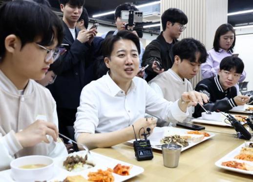 이준석 교육 본연 역할 위해 교권 회복 중요