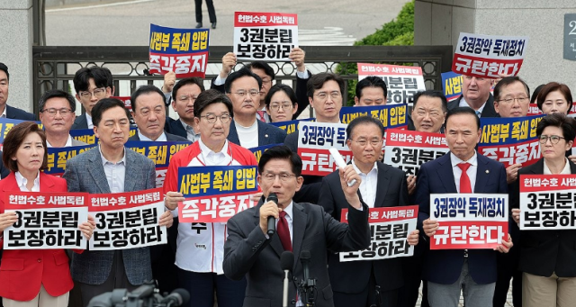 김문수 국민의힘 대선 후보가 15일 오후 서울 서초구 대법원 앞에서 열린 사법부 수호 및 더불어민주당 규탄대회에서 발언하고 있다 사진연합뉴스