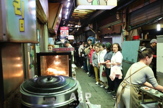 Customers line up at the Hairtail Alley in Namdaemun Market Seoul on May 12 2025 AJP Han Jun-gu