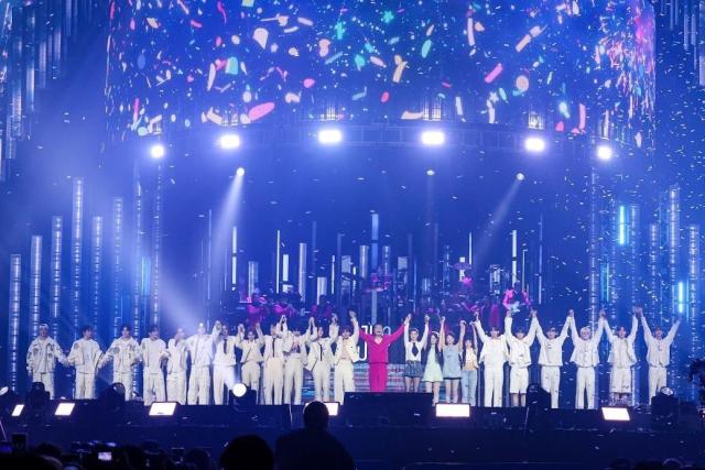 2024 위버스콘 페스티벌에서 트리뷰트 아티스트 박진영과 헌정 무대를 선보인 후배 아티스트들