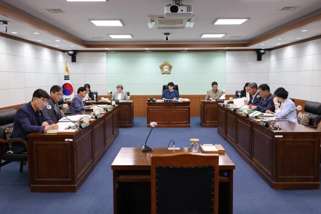 동해시의회가 15일 제352회 임시회 제2차 예산결산특별위원회를 개최하고있다 사진동해시의회