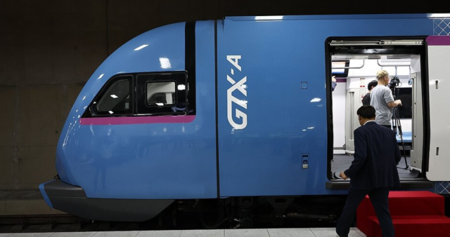 Presidential candidates vow to expand high-speed underground rail nationwide