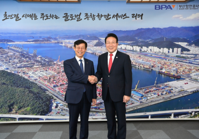 부산 동구는 지난15일 부산항만공사와 북항 재개발 협의를 가졌다고 밝혔다사진부산동구