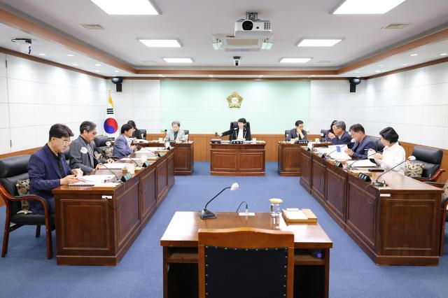 동해시의회가 16일 제352회 임시회 기간 중 제3차 예산결산특별위원회를 개최하고 있다 사진동해시의회
