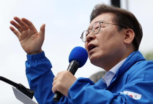 이재명, AI 대규모 투자·중소기업 지원 등 경제정책 발표 "세계 5대 강국 만들 것"