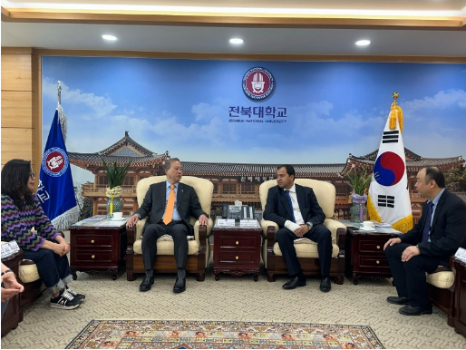 Tajik State Pedagogical University deepens partnership with Jeonbuk National University