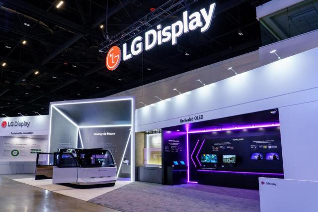 LG디스플레이의 SID 2025 전시 부스 전경 사진LG디스플레이