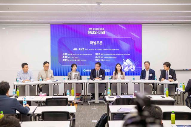 좌측부터이정운 변호사 홍석철 교수 서나윤 과장 이성엽 교수 김은경 과장 조영서 부행장 정성구 변호사가 패널 토론을 벌이고 있다 사진법무법인 세종