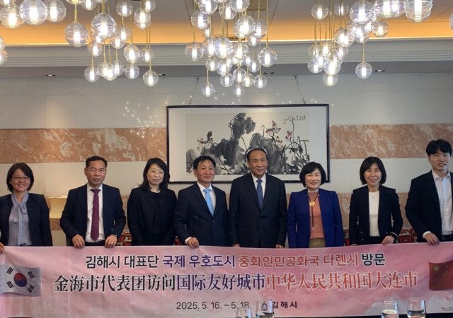 김해시는 다롄시 초청으로 아카시아 축제에 공식 대표단과 가야 공연단을 파견했다사진김해시