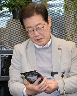 Lee Jae-myung bets big on artificial intelligence to revive economy
