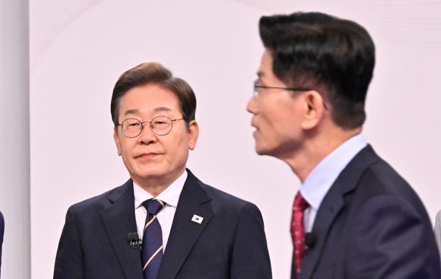 Lee Jae-myung and Kim Moon-soo offer different visions for constitutional reform