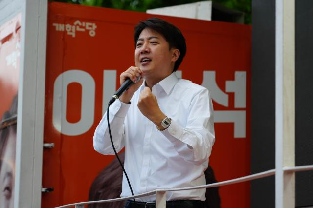 이준석 개혁신당 대선 후보가 지난 19일 전남대학교 광주캠퍼스에서 지지를 호소하고 있다 사진개혁신당 공보국 제공