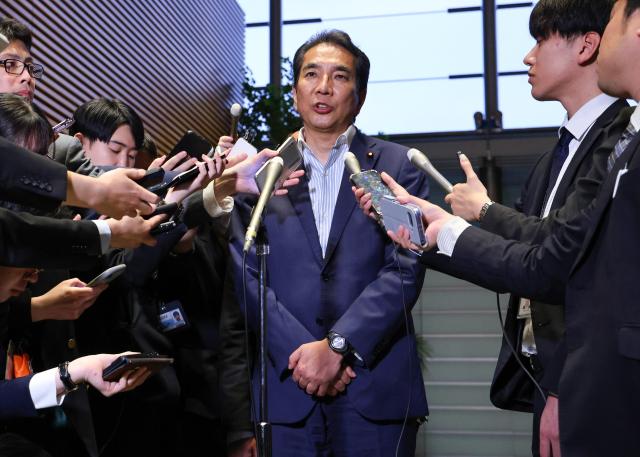 에토 다쿠 일본 농림수산상이 19일 전날 자신의 발언에 대한 사과를 하고 있다사진지지통신EPA연합뉴스