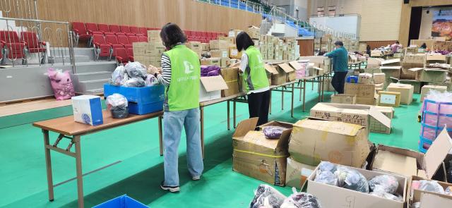 대구도시개발공사는 경북 산불 피해지역 복구를 위해 ‘고향마을 복구 대구 공무원 지원단’과 함께 지원 활동을 시행했다 사진대구도시개발공사