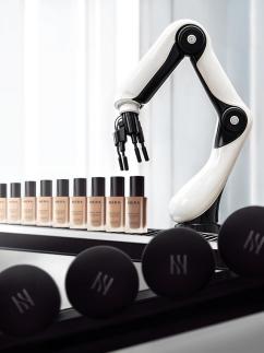 Amorepacifics Hera expands custom makeup service as international demand soars