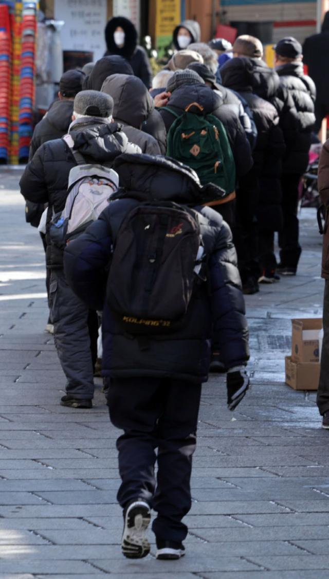 国民10人中4人の割合で「老いて病気になったら介護士に依存」