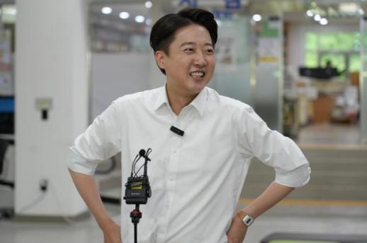 이준석 측근 "친윤, 당권 줄 테니 단일화" 제안