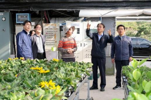 고양시, 도농 농업 혁신 속도…지하보도서 딸기 재배한다