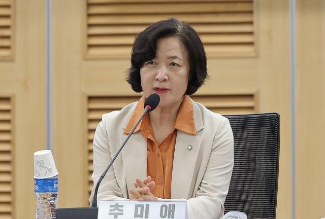지난 1일 국회 의원회관에서 열린 차기 정부 국가개혁과제 긴급토론회에서 더불어민주당 추미애 의원이 발언하고 있다 사진연합뉴스