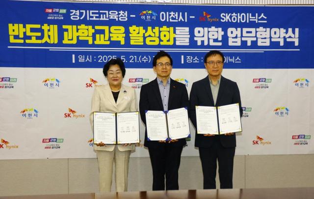 왼쪽부터 김경희 시장
