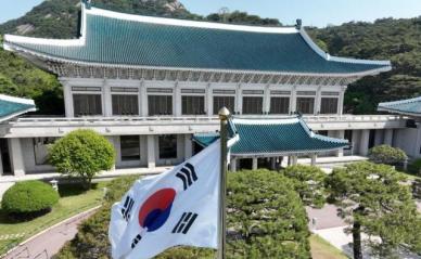 청와대는 명당…역대 대통령 권력 남용으로 불행 겪어